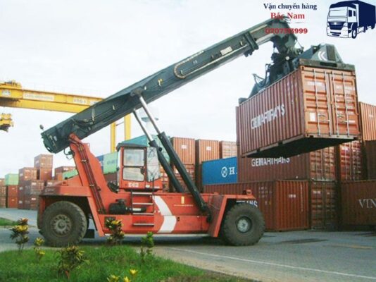 Xe cẩu và Xe nâng
