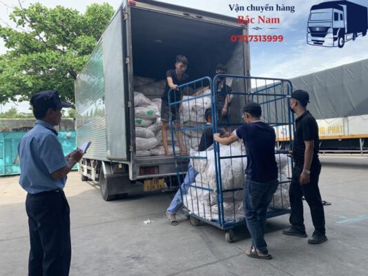 Dịch vụ gửi hàng liên tỉnh toàn quốc giá rẻ 2026 tại Tuấn Kiệt Logistics. Nhận hàng tận nơi, giao hàng nhanh chóng, cam kết an toàn 100% cho mọi lô hàng. Liên hệ/Báo giá Zalo Gọi ngay: 0707.313.999 để nhận tư vấn phương án vận chuyển tiết kiệm nhất!