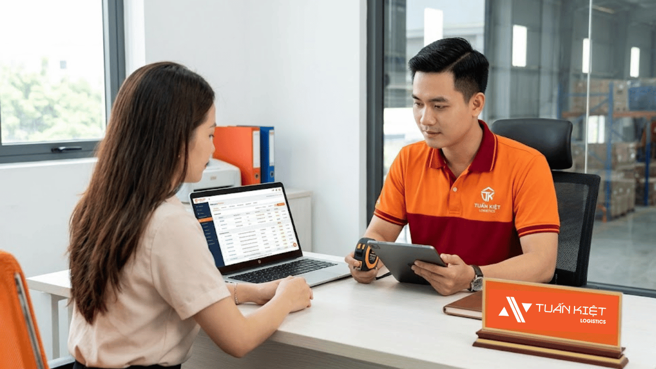 Ký hợp đồng thuê xe